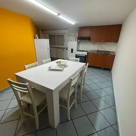Apartament Domus Lord Byron: Centro